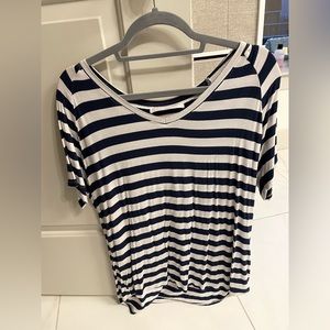 Pristine Condition Double Zero Small White & Blue Stripped Soft Top. 💙🤍